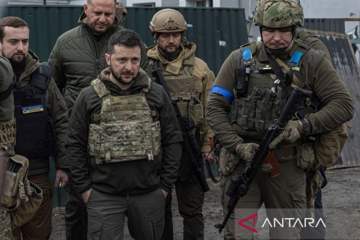 Presiden Ukraina kunjungi lokasi pembunuhan massal warga sipil Bucha