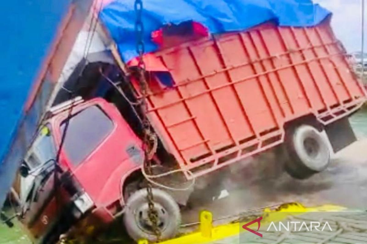 Alhamdulillah, truk terjun ke laut di Pelabuhan Meulaboh ditanggung asuransi