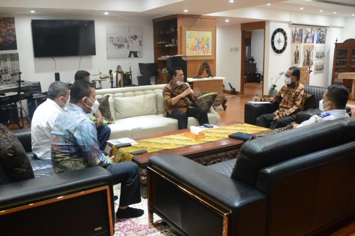 Riau Islands officials, minister discuss national strategic projects