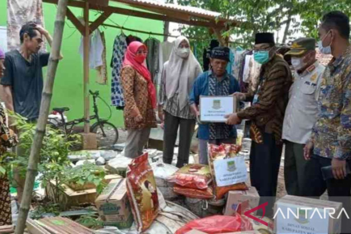 Pemkab Bekasi salurkan bantuan warga korban puting beliung