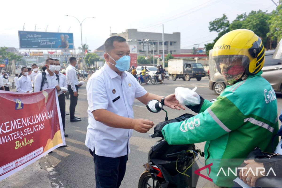 CPNS Kemenkumham Sumsel bagi-bagi takjil