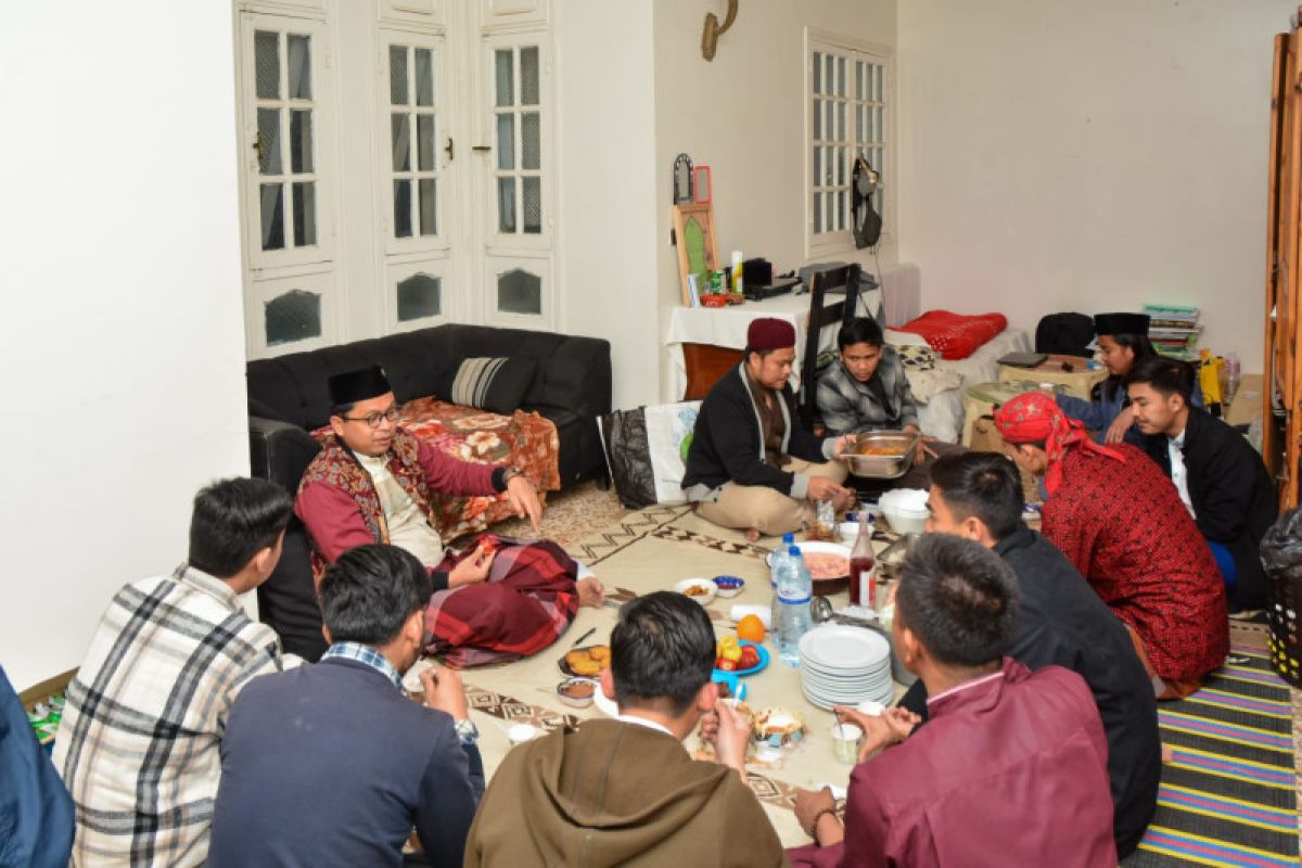 KBRI beri bantuan sembako Ramadhan kepada WNI di Tunisia