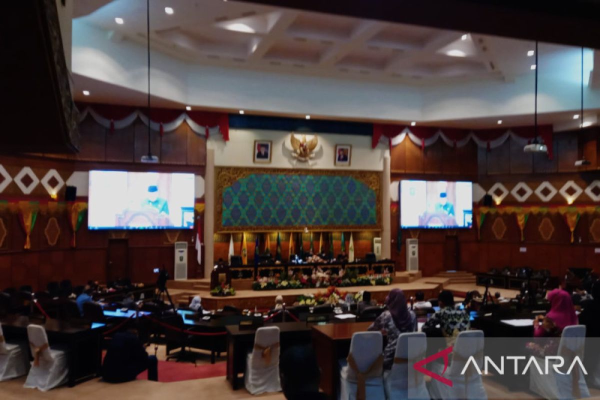 DPRD Riau gelar paripurna jawaban Pemprov atas pandangan fraksi terhadap LKPJ 2021