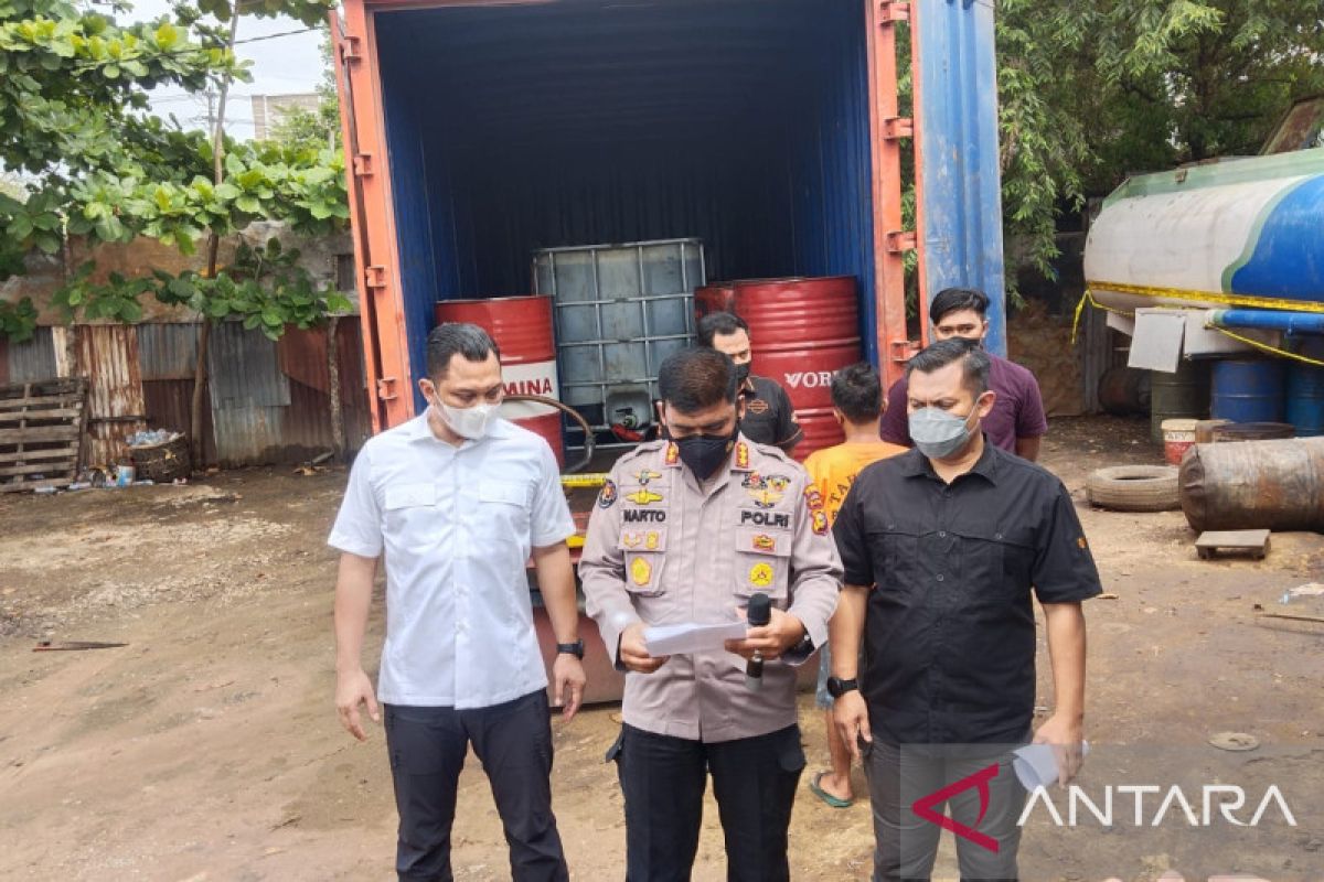 Polisi gerebek gudang solar oplosan di Pekanbaru, satu pelaku ditangkap