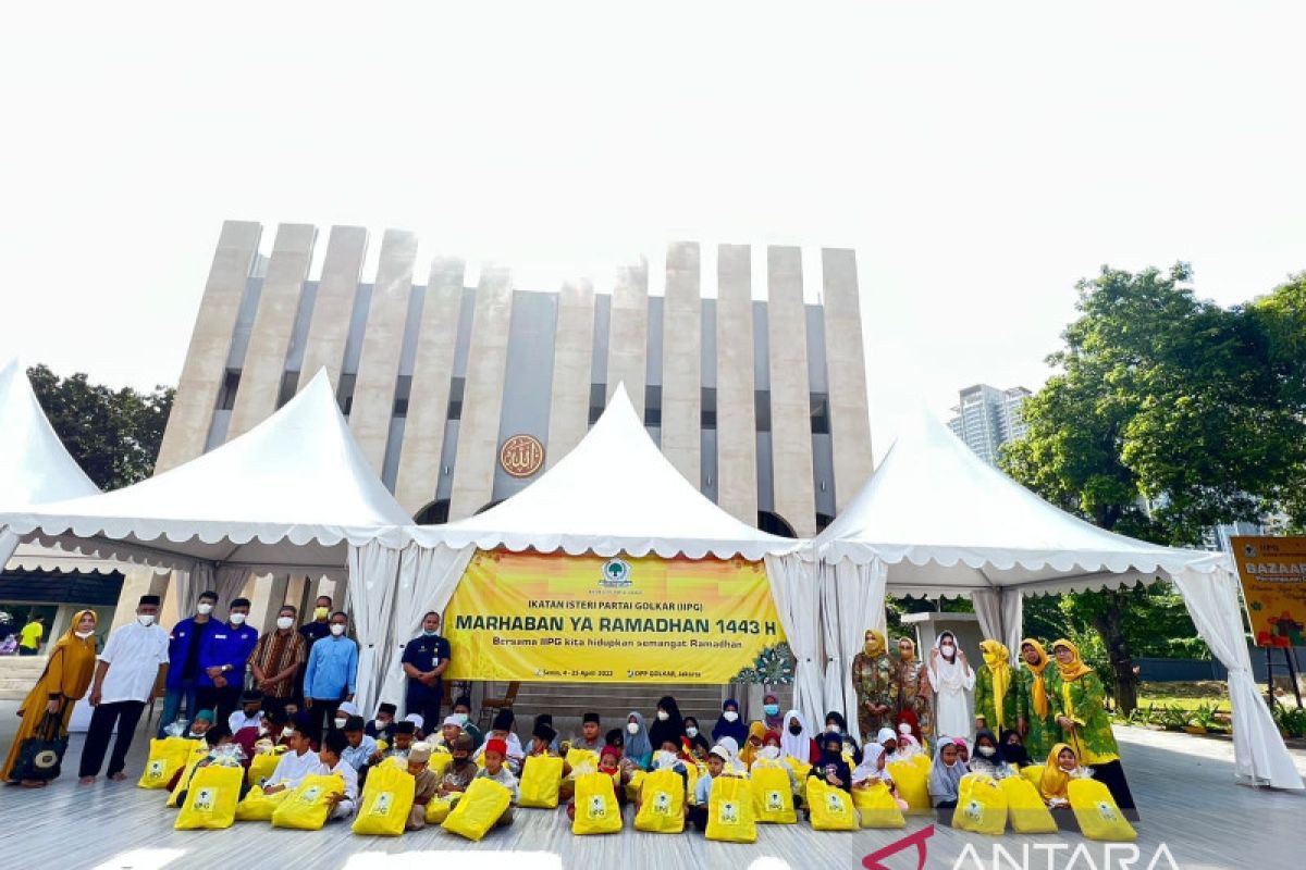 1.000 takjil dari istri politisi Golkar dibagikan saat Ramadhan