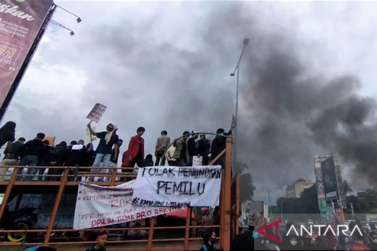 Mahasiswa di Makassar menolak penundaan Pemilu 2024