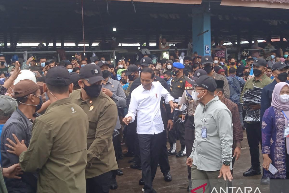 Presiden mengunjungi Pasar Angso Duo di Jambi