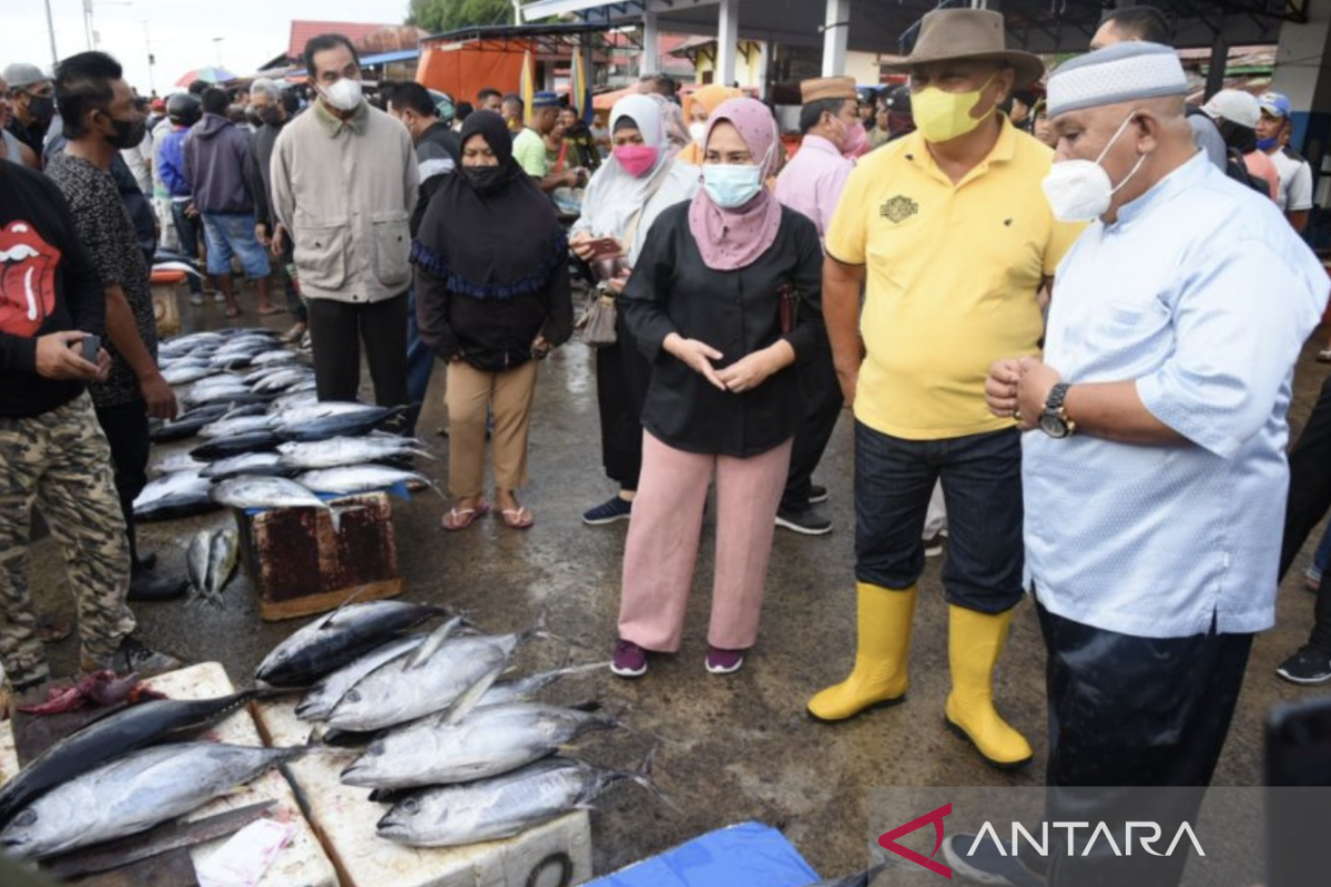 Gubernur Gorontalo pantau stok dan harga ikan di PPI Tenda