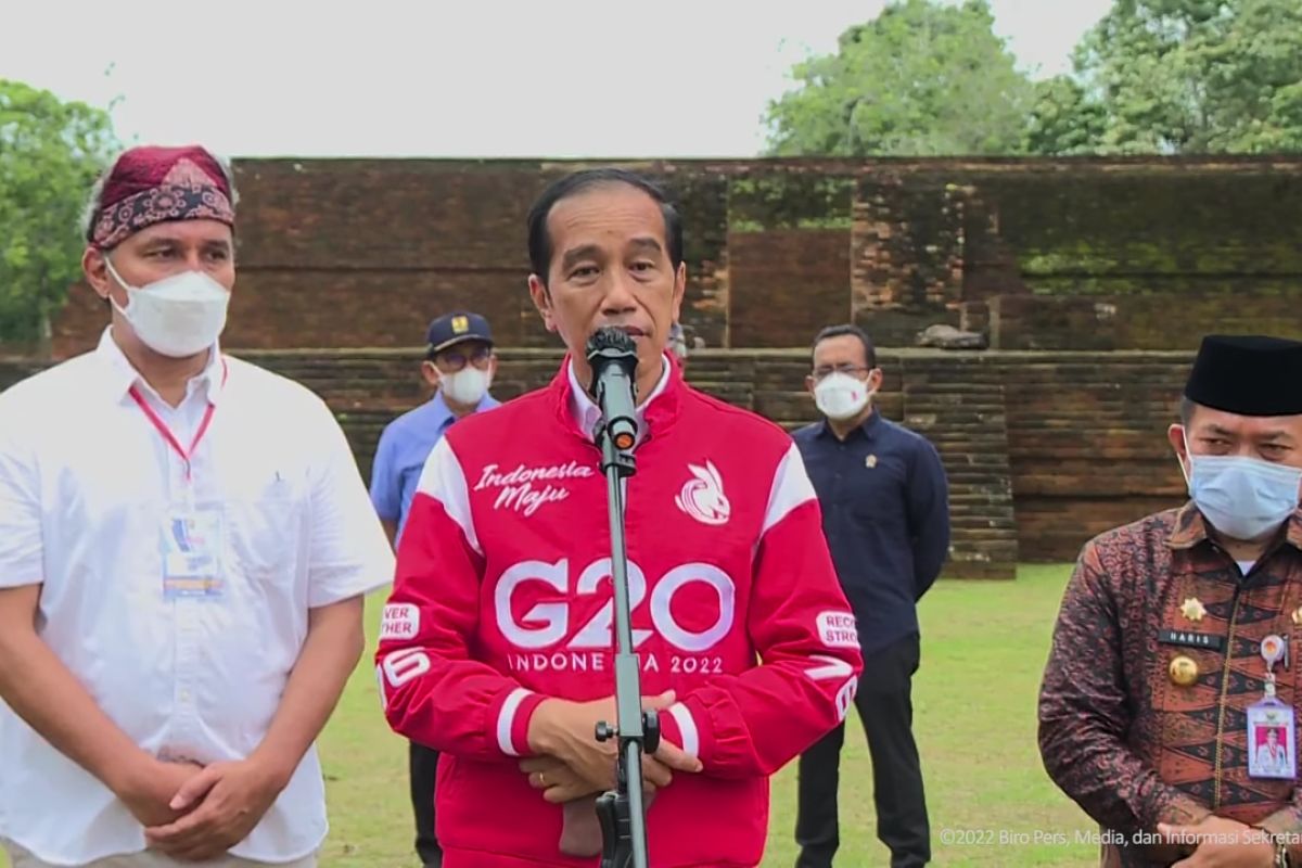 President Jokowi visits Kedaton Temple in Muaro Jambi