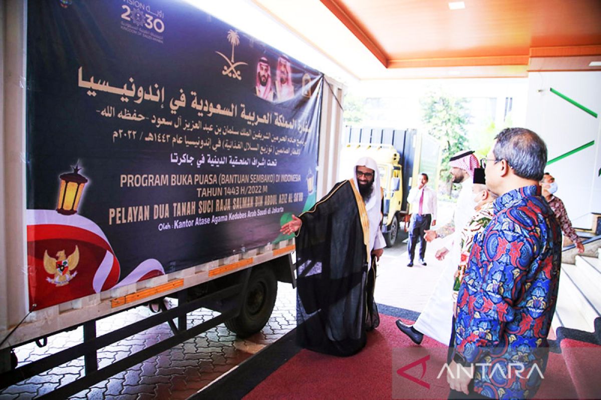 Kemenag terima bantuan 1 ton kurma dan 3 ribu Alquran dari Saudi