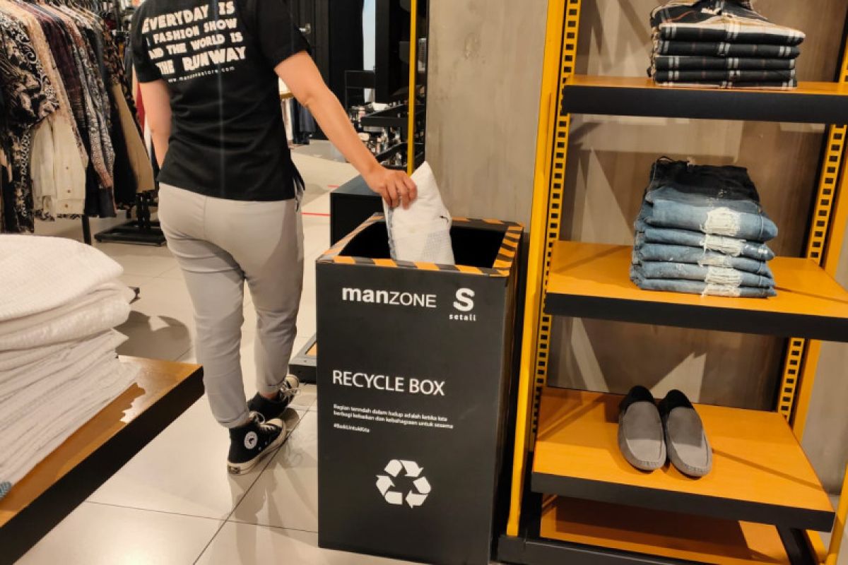 Manzone ajak donasi pakaian bekas untuk didaur ulang