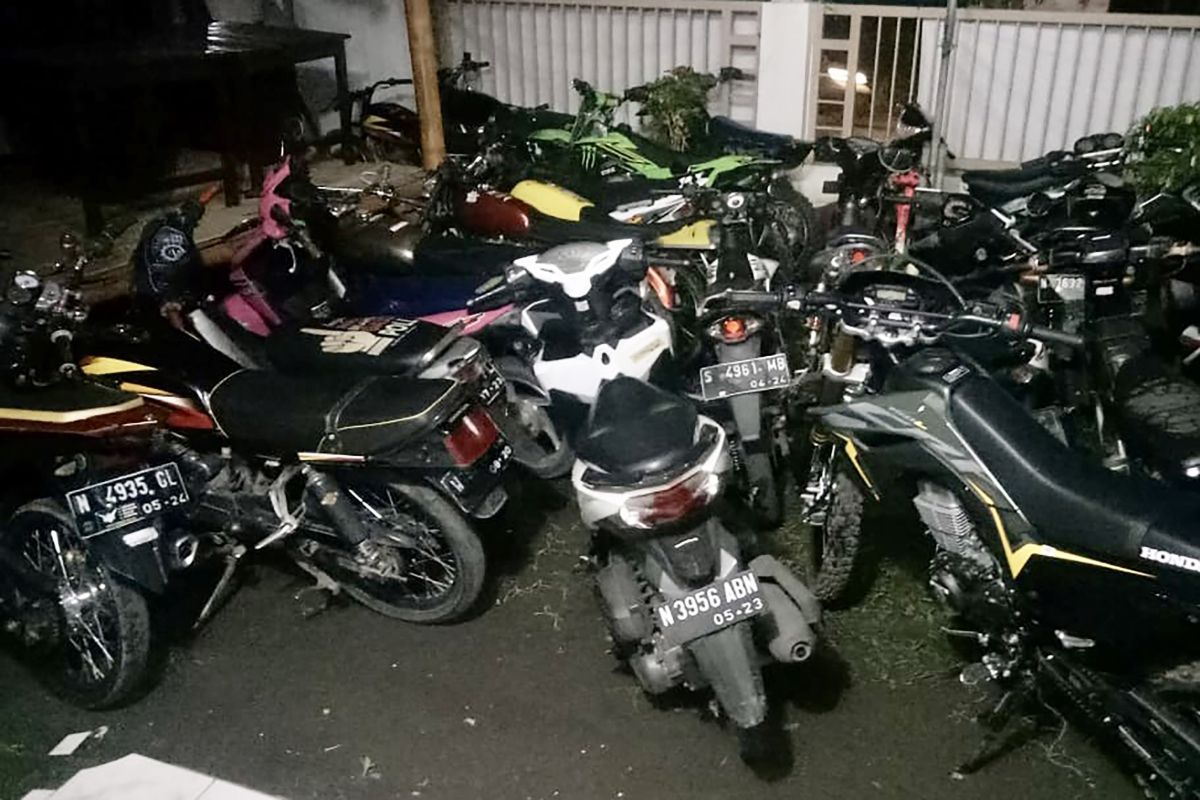 Polisi amankan puluhan sepeda motor terlibat balap liar di Malang