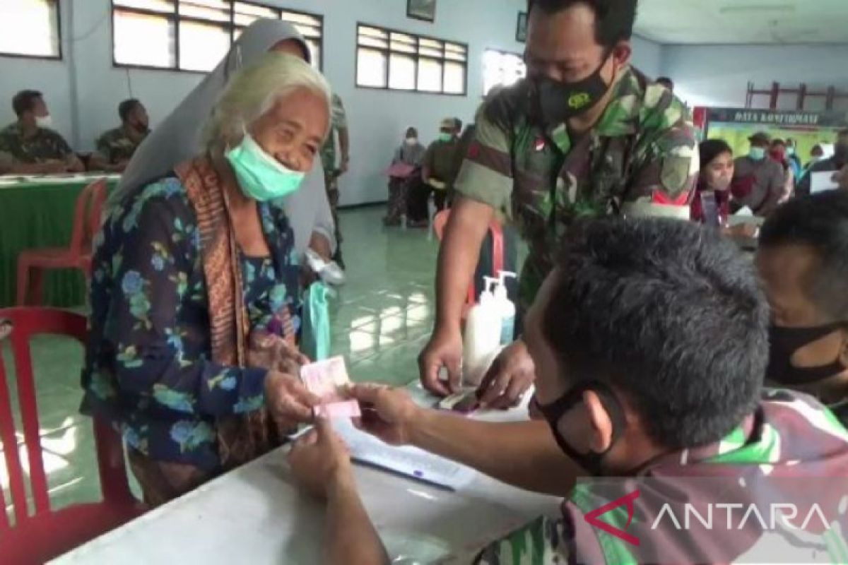 Kodim Ngawi salurkan bantuan tunai bagi PKL dan warung dari pemerintah