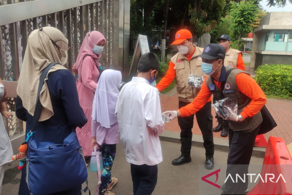 BNPB bagikan masker di masjid guna perkuat prokes selama Ramadhan