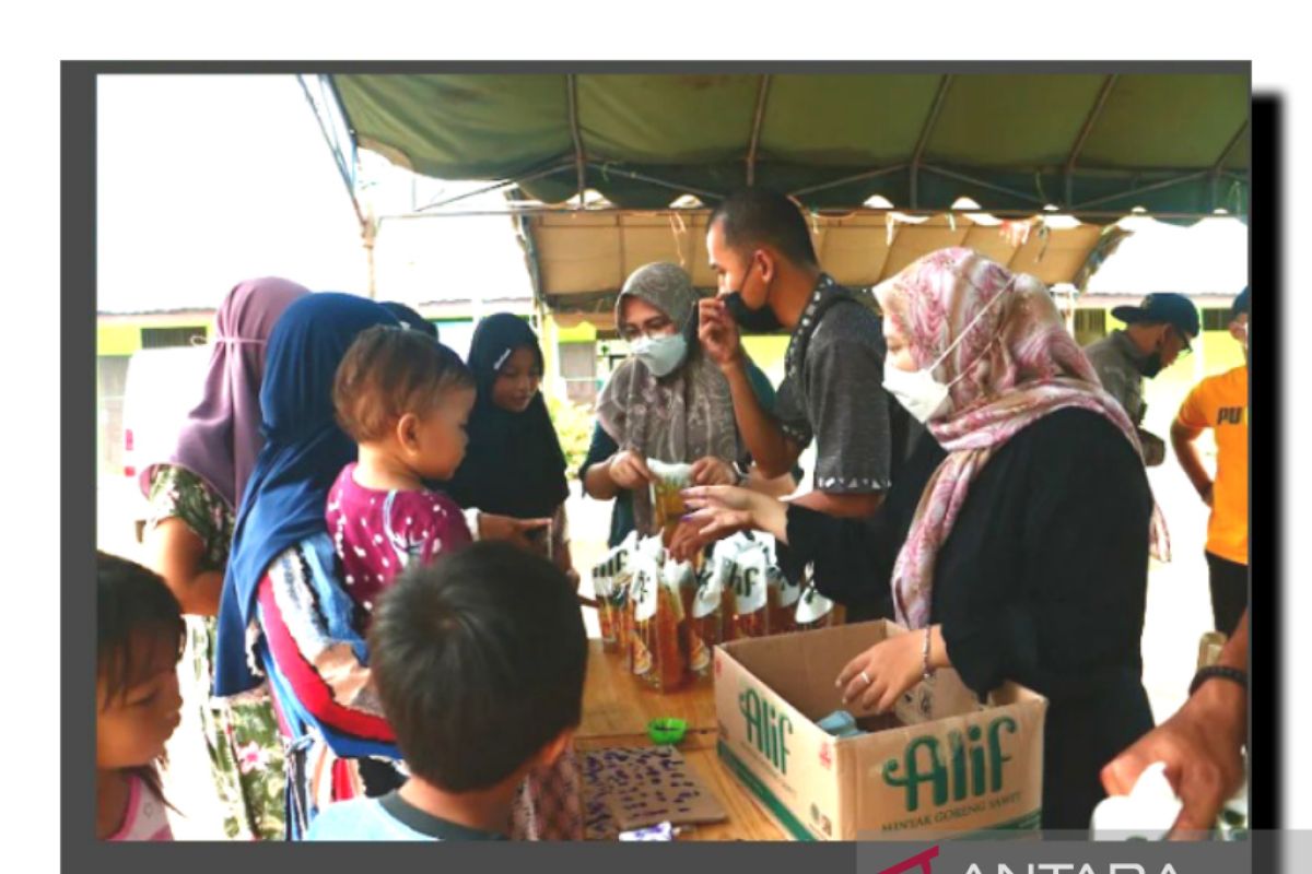 Diskopdag Tala buka pasar murah minyak goreng di Handil Babirik
