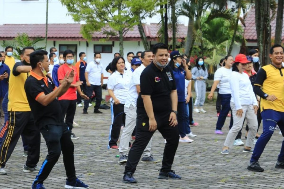 Bupati dan Kapolres Samosir ikuti senam sehat bersama demi meningkatkan imun tubuh di masa pandemi