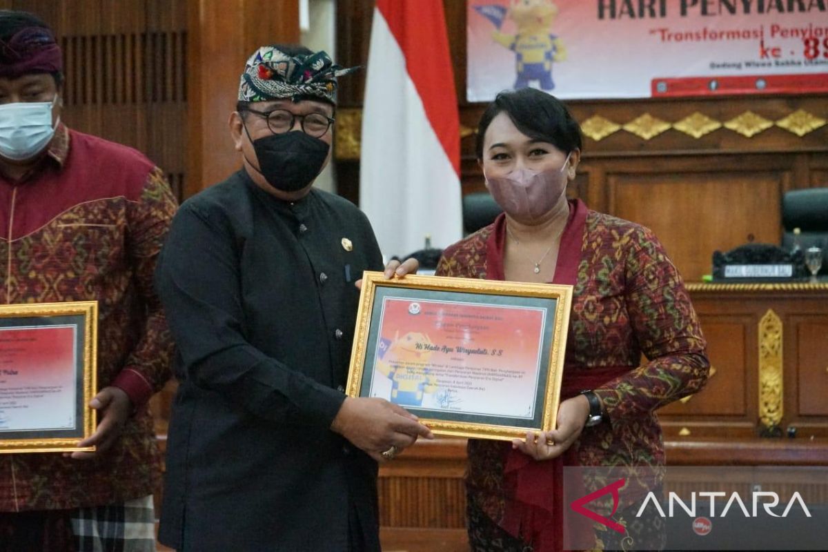 Wagub Cok Ace ingin lembaga penyiaran lebih mengedukasi