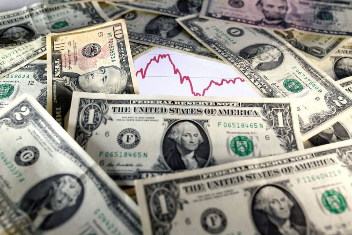 Dolar AS bertahan kuat karena taruhan Fed 
