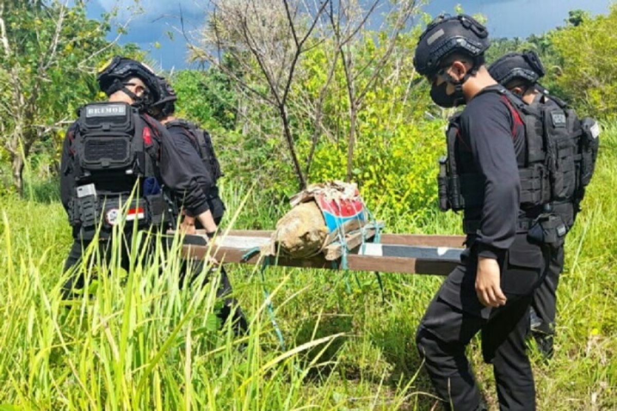 Gegana Brimob Polda Sulut lakukan disposal benda diduga mortir