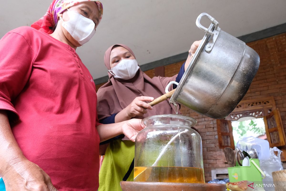 Kandungan gizi dan bahan utama minyak kelapa