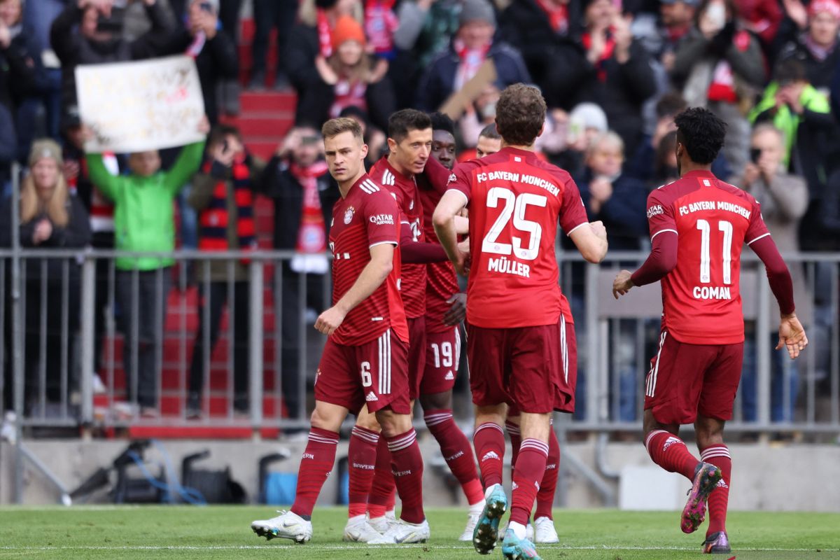 Gol penalti Lewandowski bantu Bayern Muenchen taklukkan Augsburg 1-0