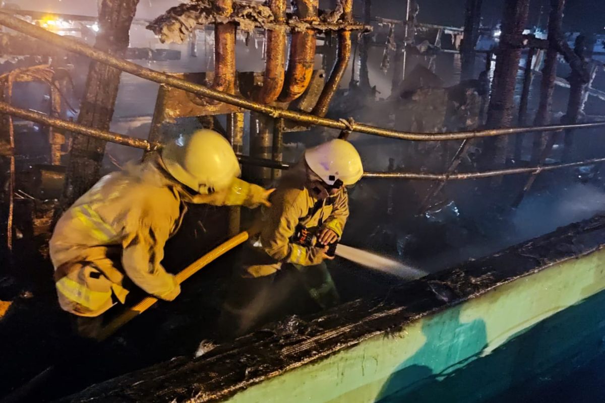 Kapal motor terbakar di Muara Baru Jakarta, tidak ada korban jiwa