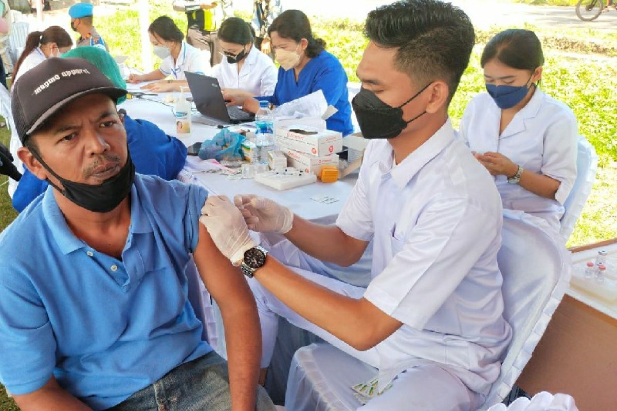 Polresta Deliserdang gelar vaksinasi massal di tiga lokasi