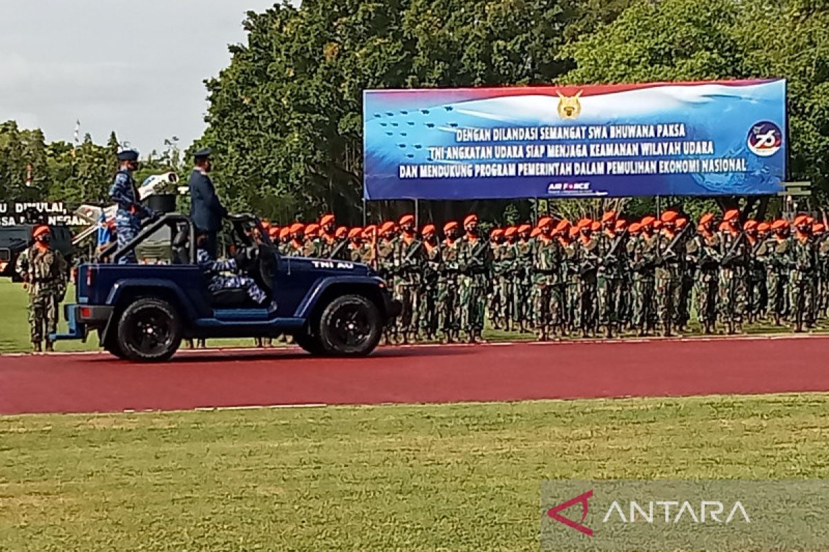 KSAU memimpin upacara HUT ke-76 TNI AU di Lapangan AAU Yogyakarta