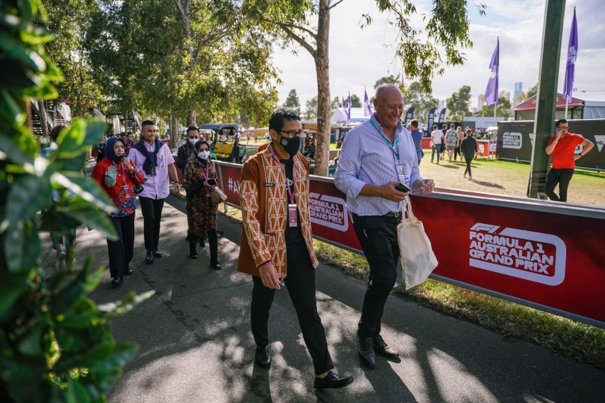 Sandi Uno pelajari tata kelola area penggemar saat nonton F1 di Australia