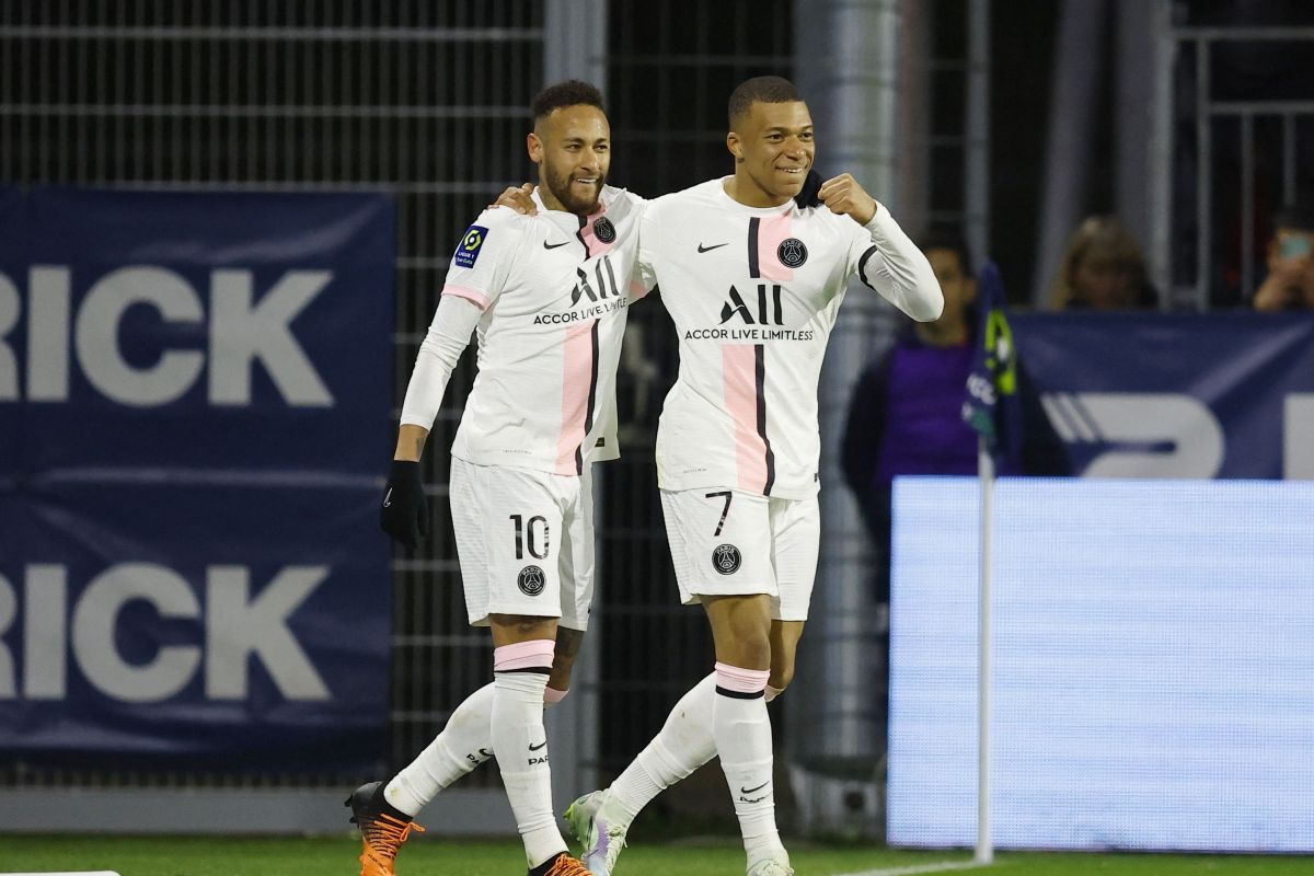 PSG gulung Clermont 6-1, Mbappe dan Neymar hattrick