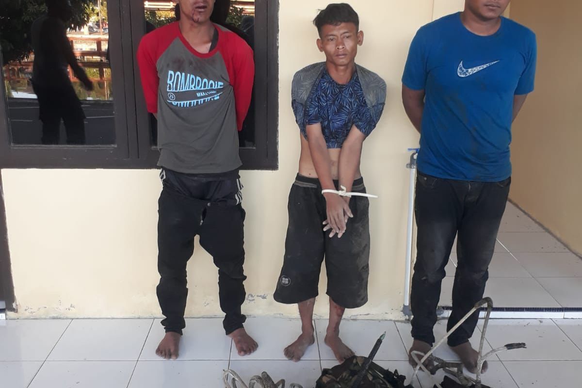 Tiga pemuda diduga curi kabel tower jelang sahur