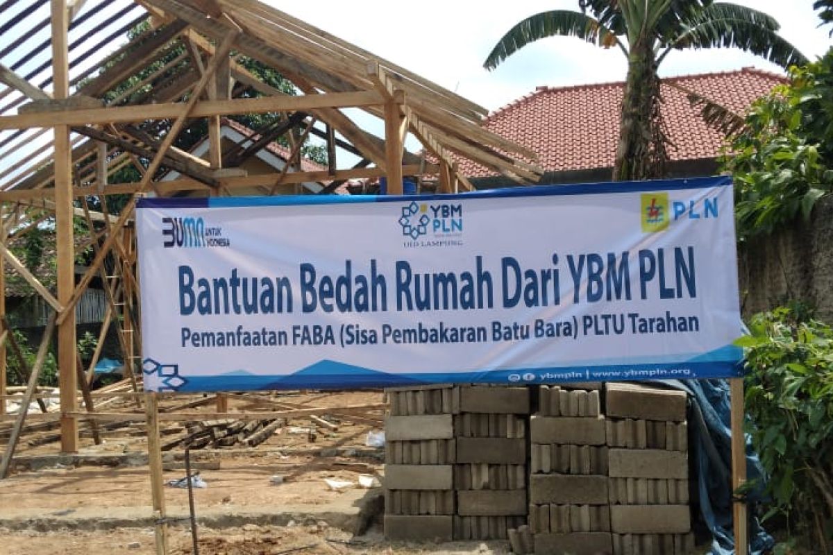 PLN Lampung manfaatkan FABA bantu bedah rumah warga jadi layak huni