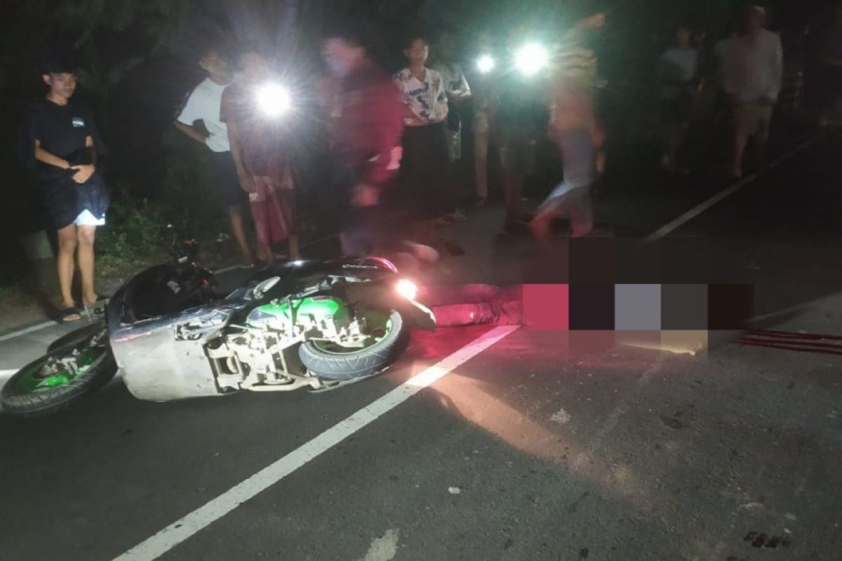 Polisi olah TKP penemuan dua mayat pemuda di Jalan raya Lombok