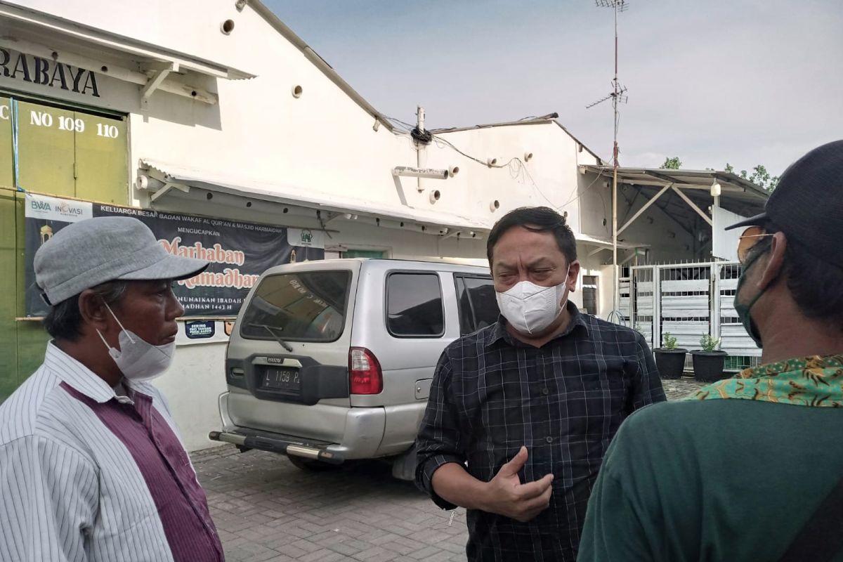 Warga Keputih Surabaya kesulitan mendapatkan air bersih