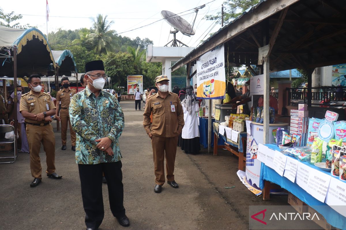 Warga Padang Batung antusias ikuti pasar murah Disdag Kalsel dan HSS