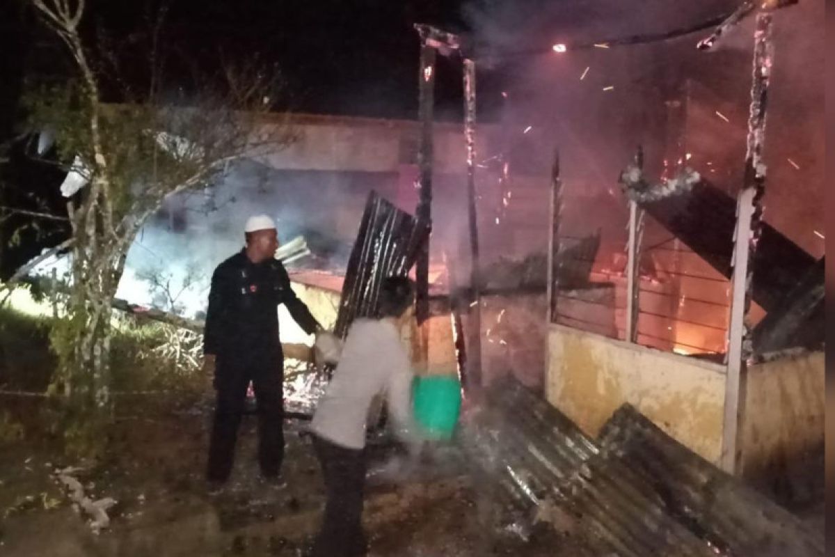 Dua rumah warga Kariuw di Pulau Haruku dibakar OTK, konflik belum diselesaikan