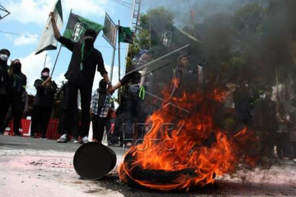 Aksi Demo Mahasiswa Di Blitar