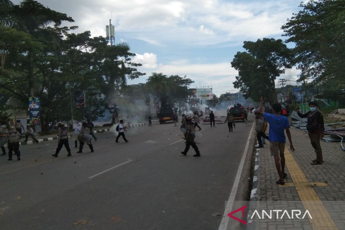 Polisi amankan 10 mahasiswa-pelajar di Kantor DPRD Sultra