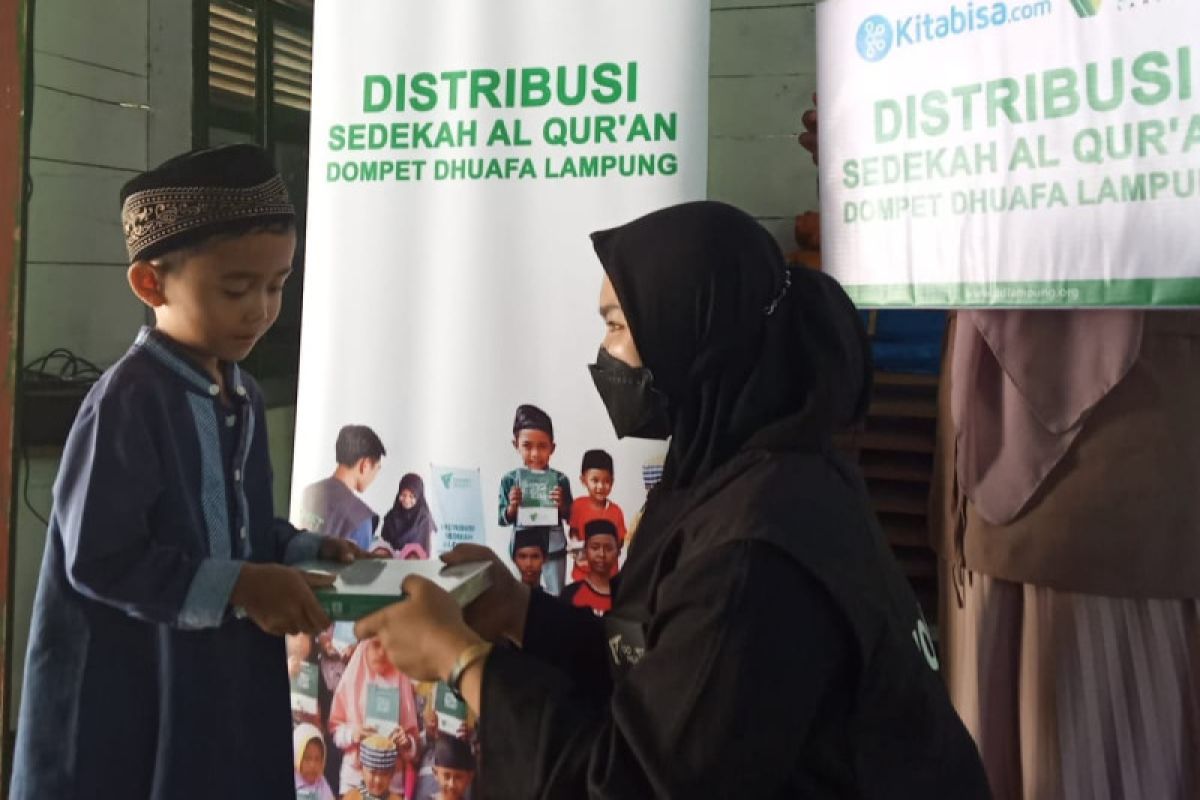 Pekan pertama Ramadhan, Dompet Dhuafa Lampung salurkan 500 Al Quran ke wilayah pelosok