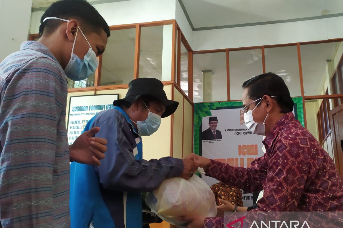 Cendekiawan Muslim Aceh salurkan bantuan Ramadhan untuk warga dhuafa