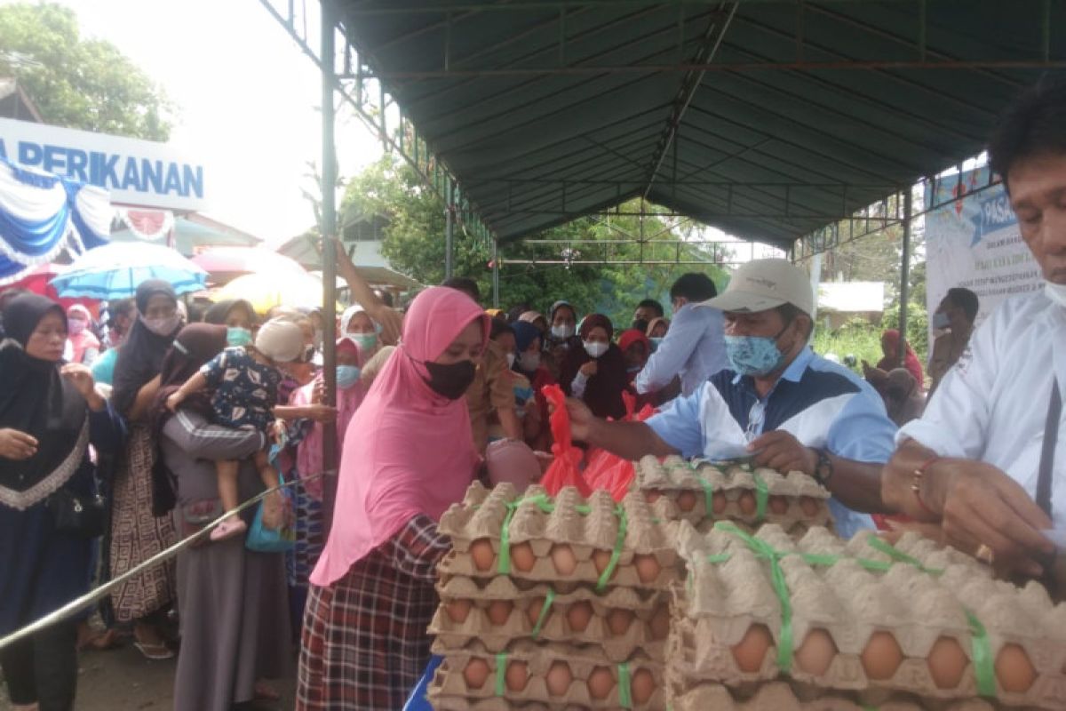 Pemkot Ambon distribusikan 2.639 kupon paket di pasar murah, 