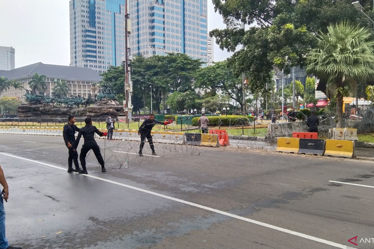 Polisi tutup kawasan Monas-Patung Kuda Jakarta