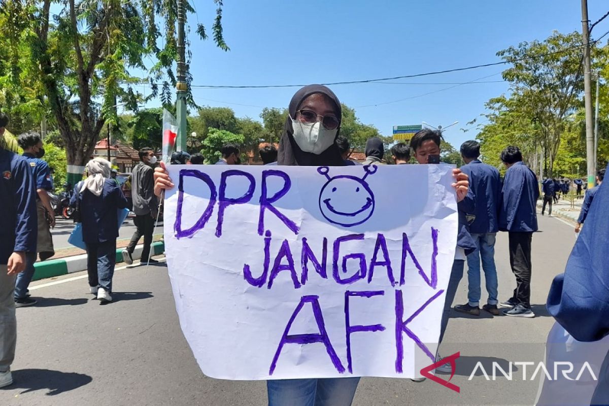 Pengunjuk rasa apresiasi pola pengamanan humanis Polres Pamekasan