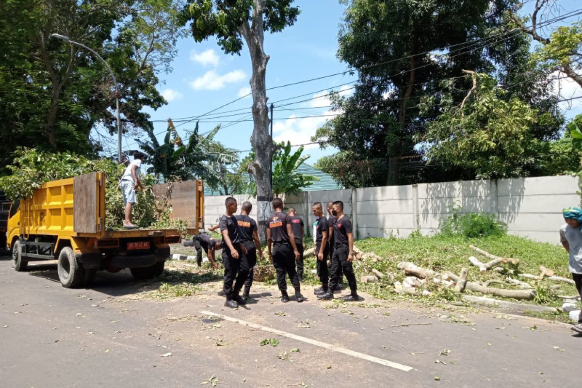 BPBD Mataram mengasesmen kerusakan akibat cuaca ekstrem