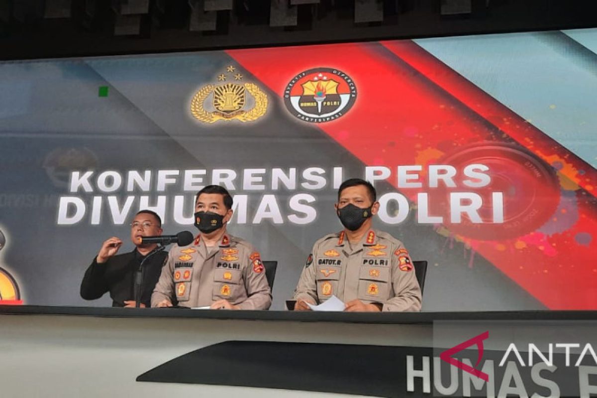 Penyidik resmi tahan adik  Indra Kenz