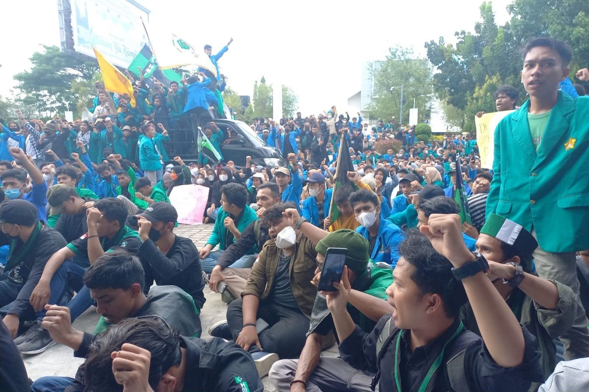 Aliansi mahasiswa se-Aceh unjuk rasa di DPRA