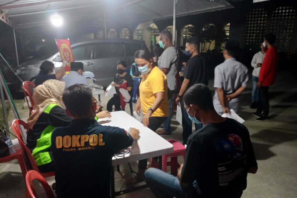 Polda Maluku gelar Vaksinasi Ramadhan di masjid-masjid Kota Ambon, perangi COVID-19