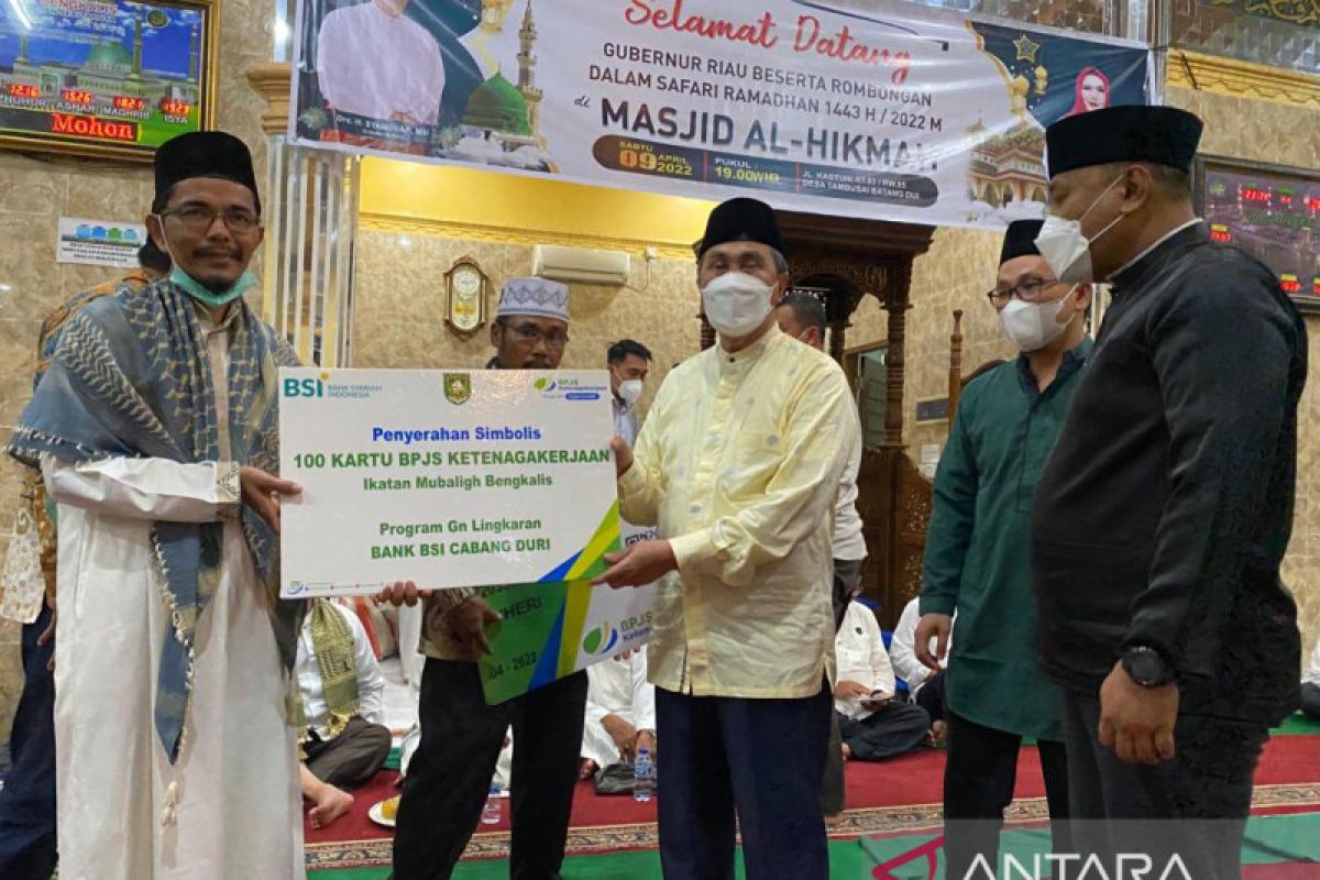 Gubernur Riau beri santunan ahli waris korban kecelakaan kerja di bulan Ramadhan