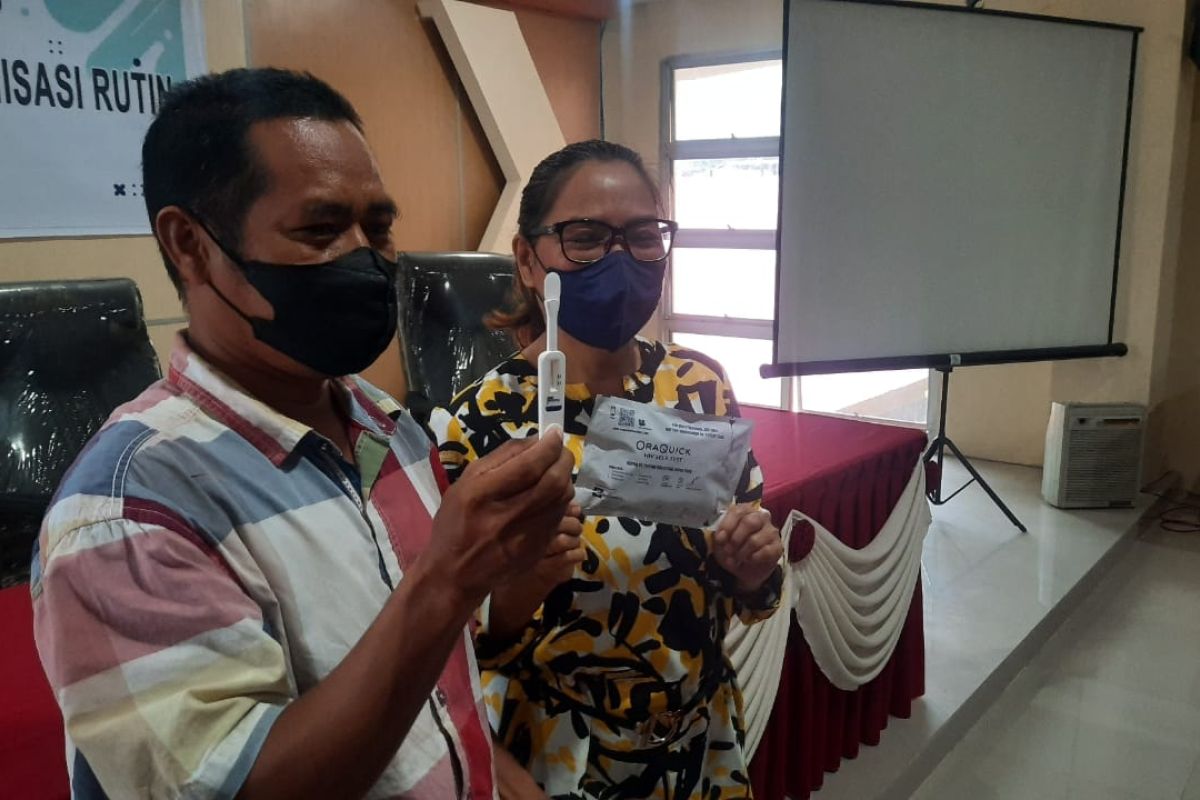 Pelangi Maluku Foundation prepares free HIV self-testing kits using oral fluid test