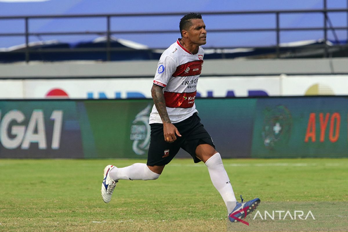 LIga 1: Madura United pertahankan Beto Goncalves